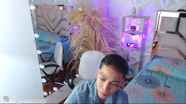 Jonesliam23 online show from October 2025 07:25:02 PM