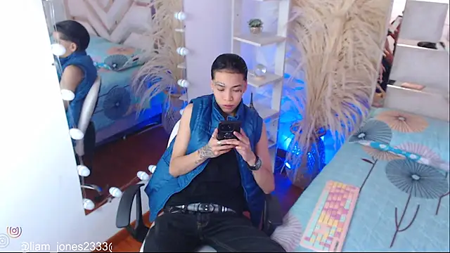 Jonesliam23 online show from October 2025 07:14:01 PM