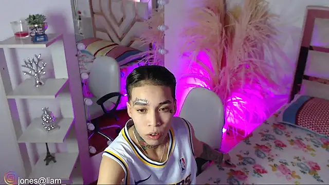 Jonesliam23 online show from January 2026 07:12:01 PM