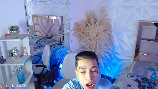 Jonesliam23 online show from March 2026 07:29:01 PM