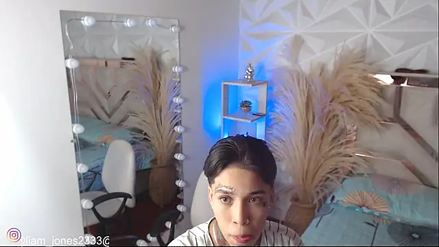 Jonesliam23 online show from October 2025 10:31:01 PM