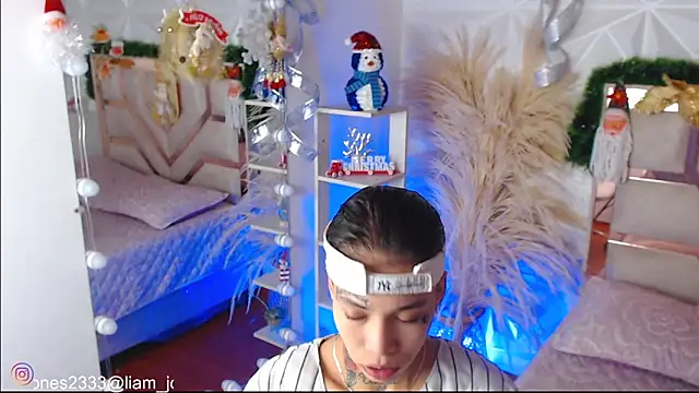 Jonesliam23 online show from December 2025 07:23:02 PM