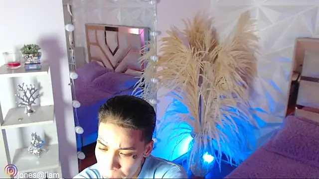 Jonesliam23 online show from February 2026 07:13:01 PM