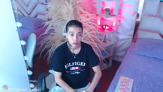 Jonesliam23 online show from October 2025 07:26:01 PM