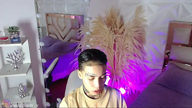 Jonesliam23 online show from February 2026 07:01:02 PM