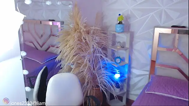 Jonesliam23 online show from September 2025 07:08:02 PM