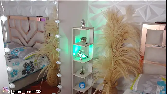 Jonesliam23 online show from November 2025 07:39:01 PM