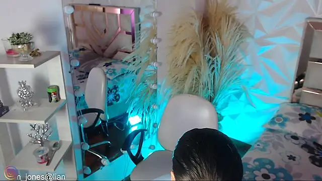 Jonesliam23 online show from March 2026 07:28:01 PM