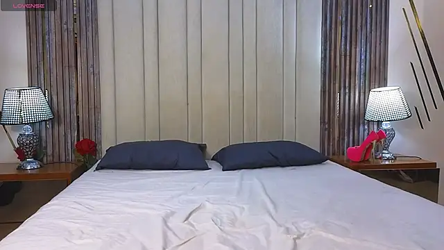 adaraSmiith online show from December 2025 12:33:02 PM