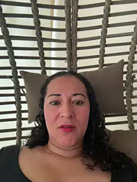 Snapshot of luisa_curli chatting on May 2026 10:28:01 PM luisa curli online show from May 2026 10:28:01 PM