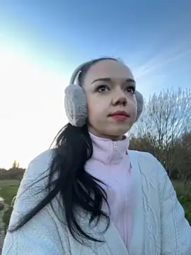 Vanesskaa online show from November 2025 04:00:01 PM