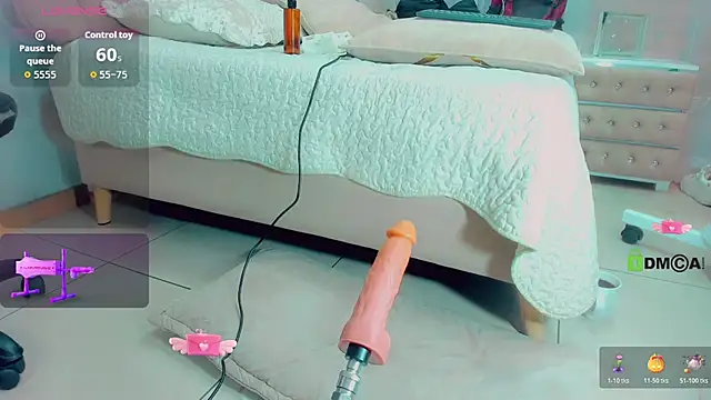 Snapshot of EmilyySaenz chatting on October 2025 12:59:01 PM EmilyySaenz online show from October 2025 12:59:01 PM