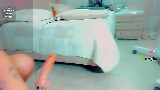 Snapshot of EmilyySaenz chatting on September 2025 03:27:01 PM EmilyySaenz online show from September 2025 03:27:01 PM