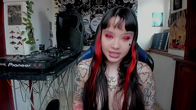 Snapshot of Demongirl6666 chatting on February 2025 04:44:01 PM Demongirl6666 online show from February 2025 04:44:01 PM