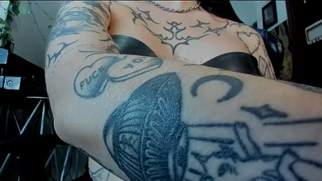 Snapshot of Demongirl6666 chatting on February 2025 04:24:02 AM Demongirl6666 online show from February 2025 04:24:02 AM