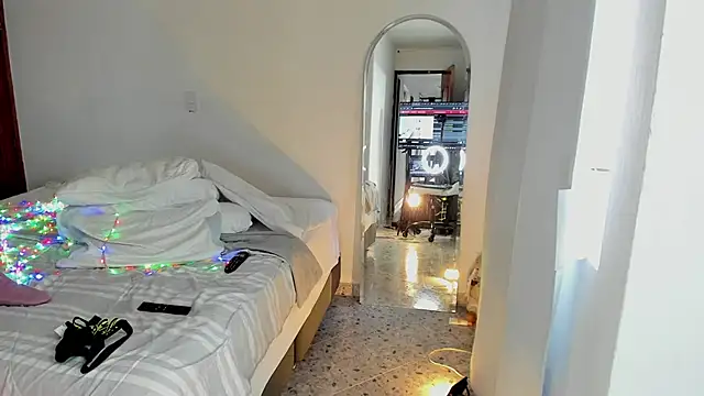 Jordyrodriiguez online show from December 2024 09:43:02 PM
