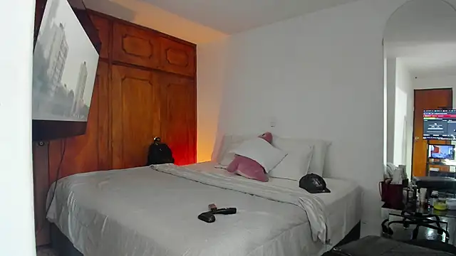 Jordyrodriiguez online show from February 2025 08:31:01 PM