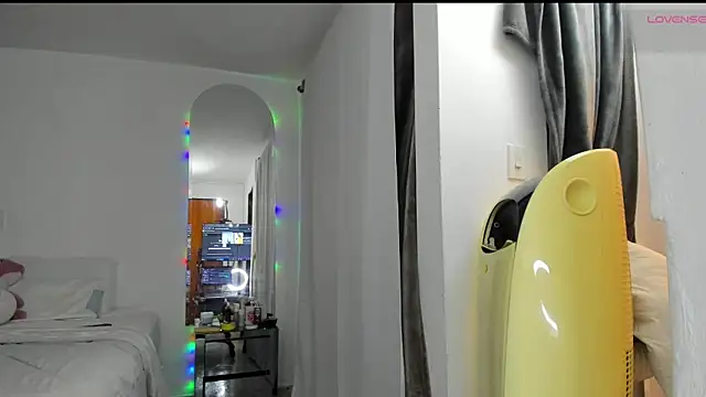 Jordyrodriiguez online show from February 2025 03:00:02 AM