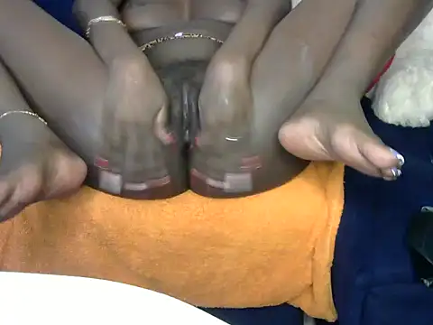 Moniklavy online show from December 2025 08:32:02 PM