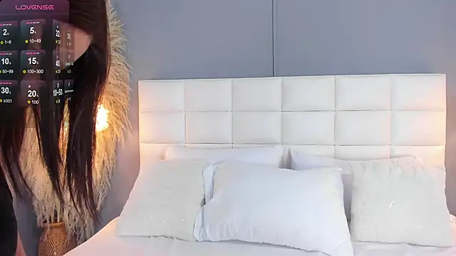 HannaKarson online show from November 2025 11:36:02 AM