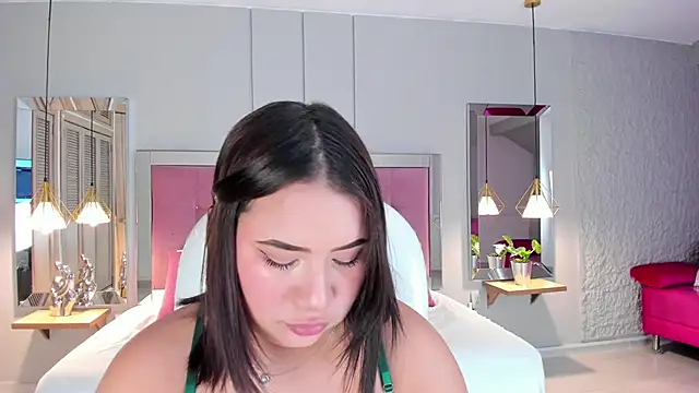 HannaKarson online show from October 2025 11:33:02 AM