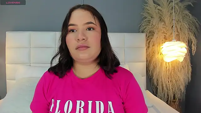 HannaKarson online show from November 2025 11:32:01 AM