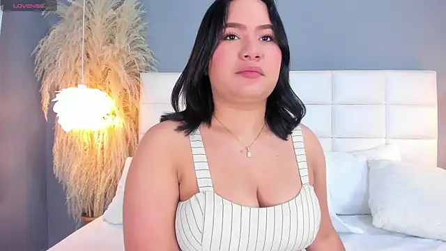 HannaKarson online show from December 2025 11:35:01 AM