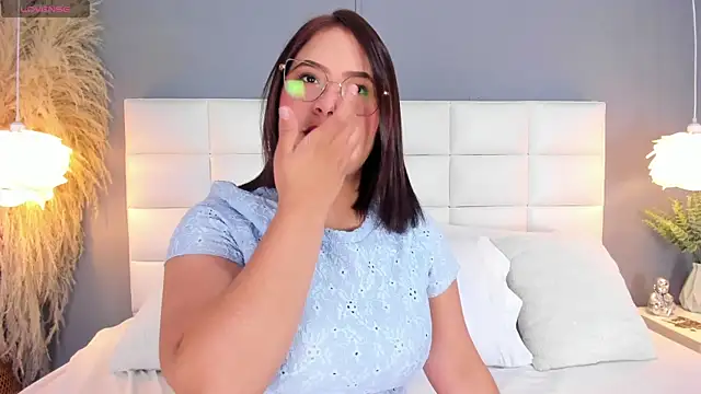 HannaKarson online show from November 2025 11:35:02 AM