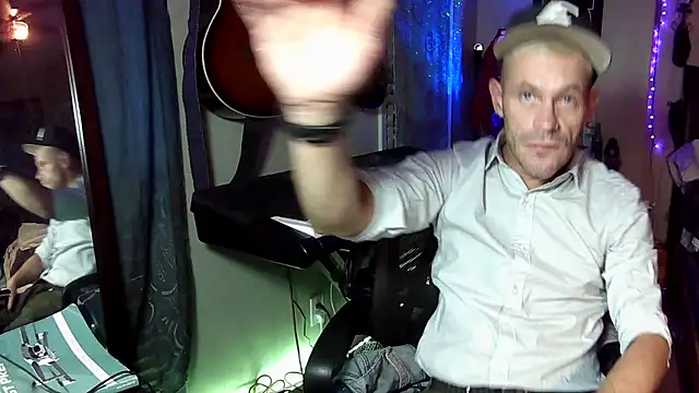 FrankieKentucky online show from November 2025 12:26:01 PM