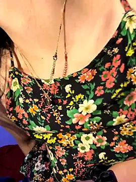 Liissa cute  online show from November 2025 06:08:01 PM