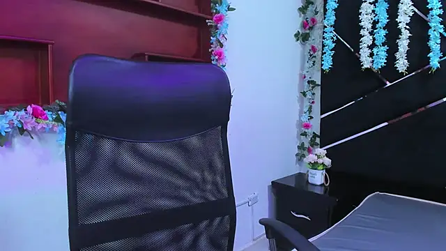 MariaClay online show from November 2025 12:38:01 PM