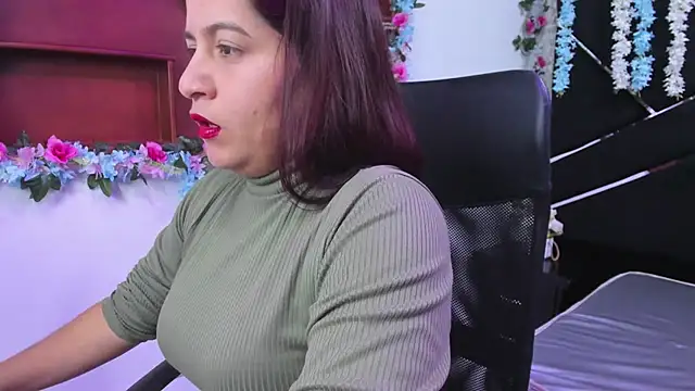 MariaClay online show from November 2025 12:05:01 PM