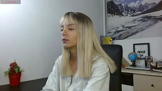 Snapshot of peyton_golden1 chatting on November 2025 03:21:01 AM peyton golden1 online show from November 2025 03:21:01 AM