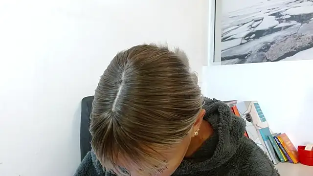 Snapshot of peyton_golden1 chatting on November 2025 03:27:02 AM peyton golden1 online show from November 2025 03:27:02 AM