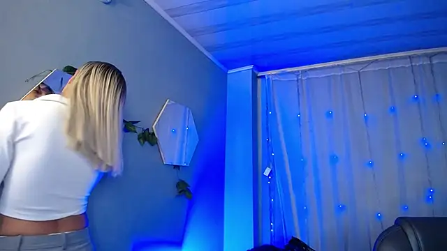 Snapshot of peyton_golden1 chatting on November 2025 03:32:02 AM peyton golden1 online show from November 2025 03:32:02 AM