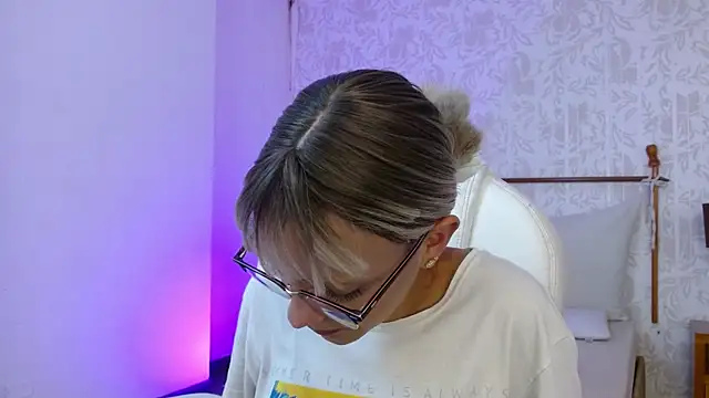 Snapshot of peyton_golden1 chatting on November 2025 03:40:02 AM peyton golden1 online show from November 2025 03:40:02 AM