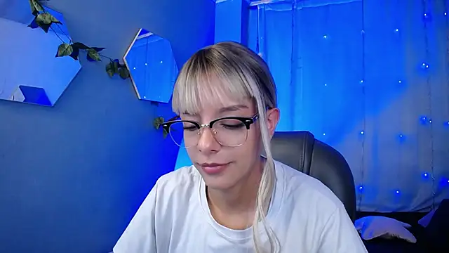 Snapshot of peyton_golden1 chatting on November 2025 03:32:02 AM peyton golden1 online show from November 2025 03:32:02 AM