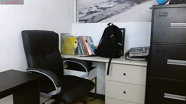 Snapshot of peyton_golden1 chatting on November 2025 03:29:02 AM peyton golden1 online show from November 2025 03:29:02 AM