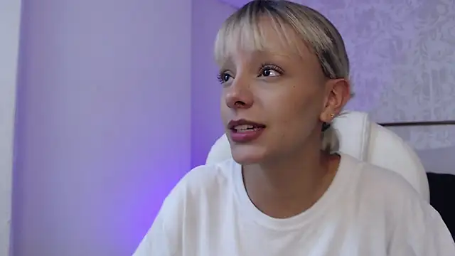 Snapshot of peyton_golden1 chatting on December 2025 03:27:02 AM peyton golden1 online show from December 2025 03:27:02 AM