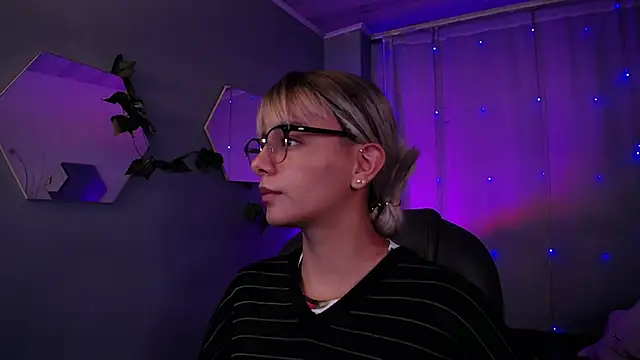 Snapshot of peyton_golden1 chatting on October 2025 03:38:01 AM peyton golden1 online show from October 2025 03:38:01 AM