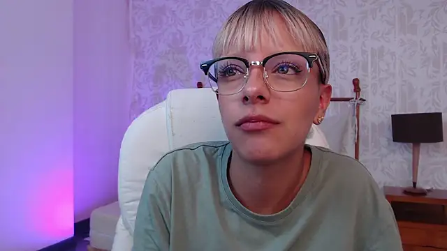 Snapshot of peyton_golden1 chatting on November 2025 03:28:02 AM peyton golden1 online show from November 2025 03:28:02 AM