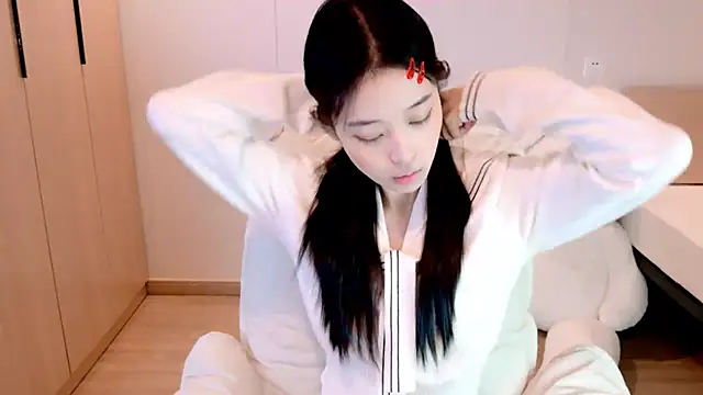 Snapshot of Xueb_J chatting on November 2025 12:27:02 PM Xueb J online show from November 2025 12:27:02 PM