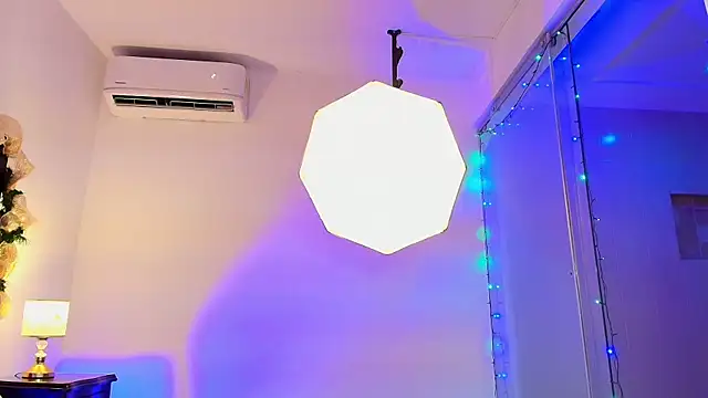 MOLLYWOODD online show from December 2025 10:15:02 PM