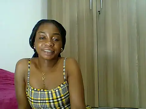 PrettyPrincess14 online show from October 2025 07:38:02 PM