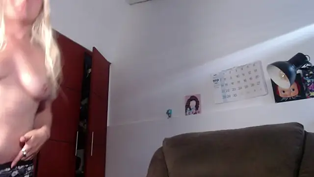 NEXT DOOR GIRL  online show from September 2025 09:57:02 PM