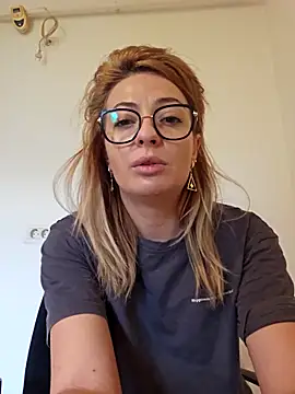 Snapshot of Selenna_emma chatting on October 2025 11:18:01 AM Selenna emma online show from October 2025 11:18:01 AM