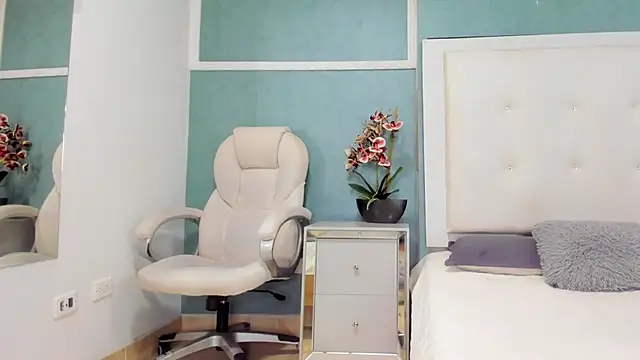 emilyadams0 online show from March 2026 08:46:02 PM