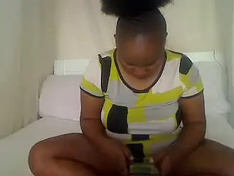 Snapshot of browndolly12 chatting on February 2025 02:13:02 PM browndolly12 online show from February 2025 02:13:02 PM
