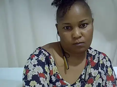 Snapshot of browndolly12 chatting on October 2025 05:33:01 AM browndolly12 online show from October 2025 05:33:01 AM