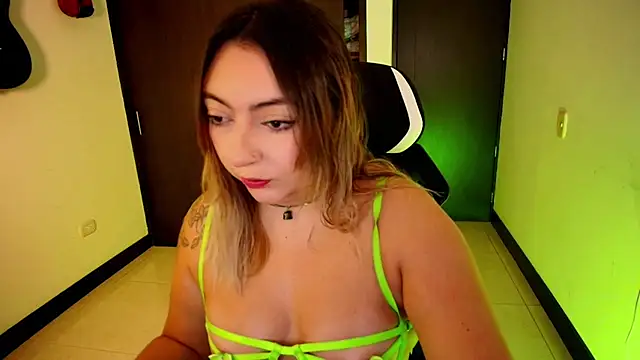 miaawild online show from December 2025 02:48:01 PM